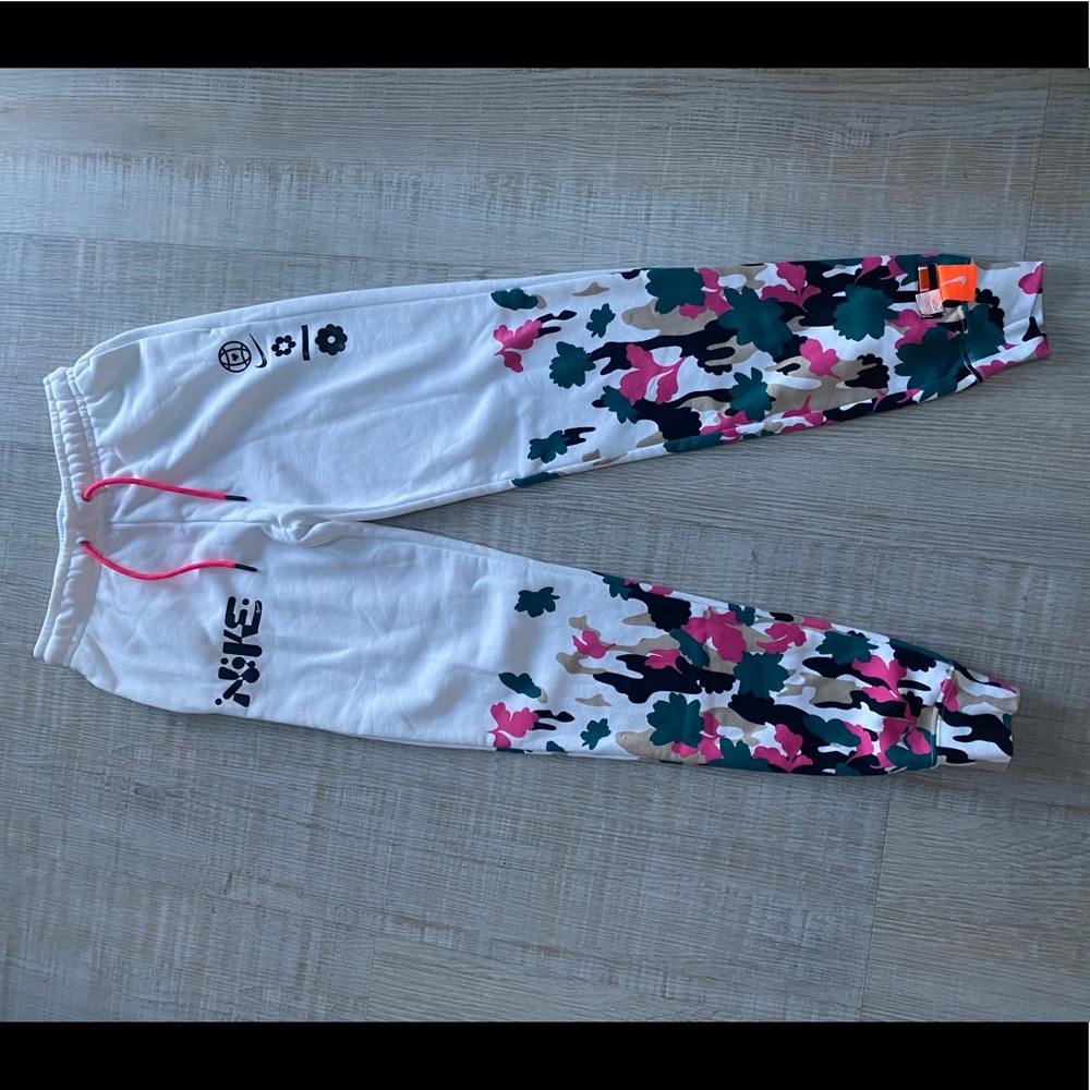 XS Nike sweats !